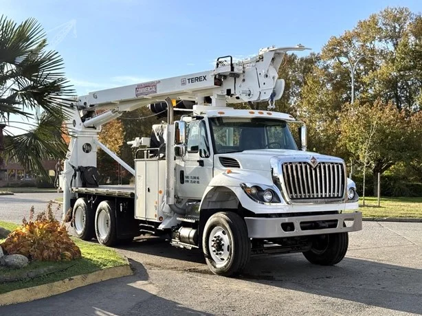 2011 TEREX COMMANDER 5048 MOUNTED ON 2011 INTERNATIONAL WORKSTAR 7500