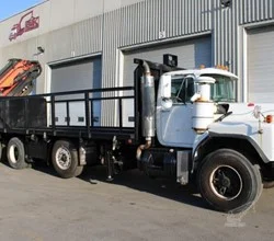 2018 Palfinger PK46002 MOUNTED ON 2001 MACK GRANITE 104BR