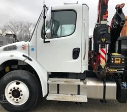 2017 Fassi F85B.0.24 MOUNTED ON 2017 FREIGHTLINER BUSINESS CLASS M2 106