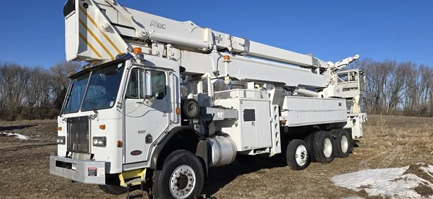 2003 ALTEC AH125 MOUNTED ON 2003 PETERBILT 320