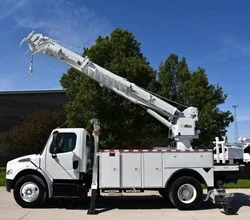 2015 ALTEC DM47BTR MOUNTED ON 2015 FREIGHTLINER BUSINESS CLASS M2 112
