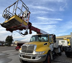 2005 SKYHOIST SX57 MOUNTED ON 2005 INTERNATIONAL DURASTAR 4300