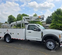 2023 VERSALIFT STP36NE MOUNTED ON 2023 FORD F550 SD