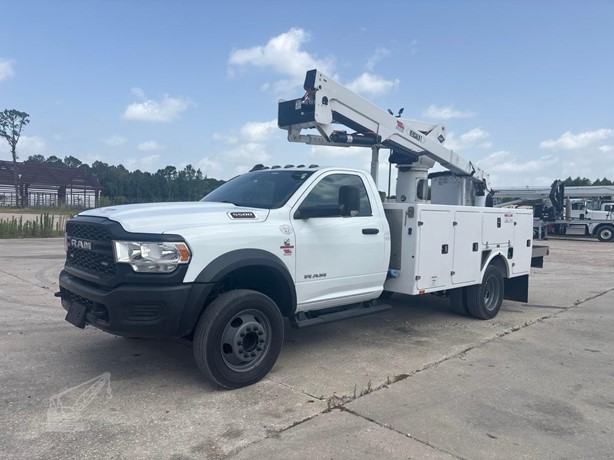 2022 VERSALIFT SST40EIH MOUNTED ON 2022 RAM 5500 TRADESMAN