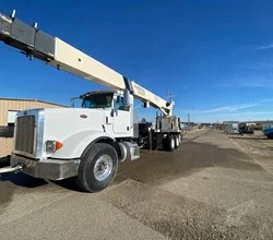 2009 NATIONAL 900A MOUNTED ON 2009 PETERBILT 375