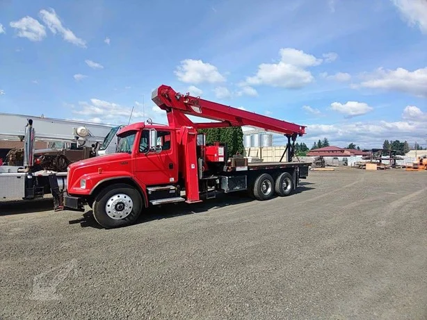 1997 NATIONAL 880C MOUNTED ON 1997 FREIGHTLINER FL80