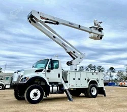 2022 VERSALIFT VST6000MHI MOUNTED ON 2023 INTERNATIONAL HV