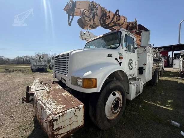 2001 ALTEC DM45BTR MOUNTED ON 2001 INTERNATIONAL 4700