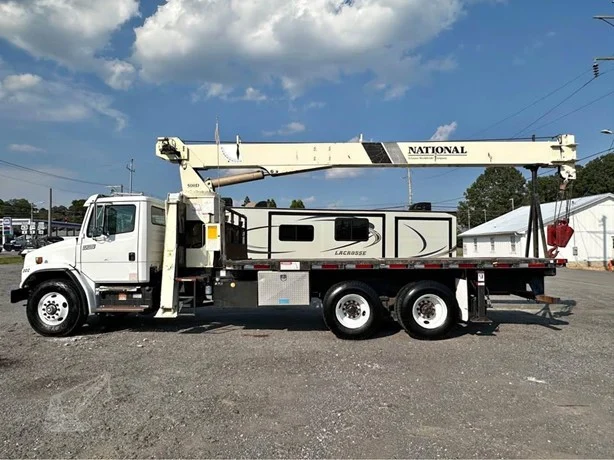 2001 NATIONAL 500D MOUNTED ON 2001 FREIGHTLINER FL80
