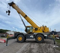 2011 Grove RT890E