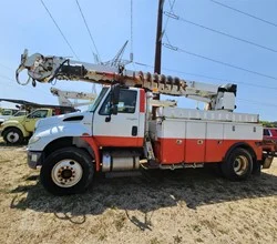 2012 Altec DM47T MOUNTED ON 2013 INTERNATIONAL DURASTAR 4400