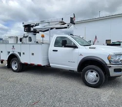 2022 VERSALIFT SST40EIH MOUNTED ON 2022 RAM 5500 HD