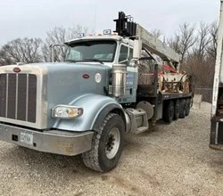 2015 National 890D MOUNTED ON 2015 KENWORTH T360