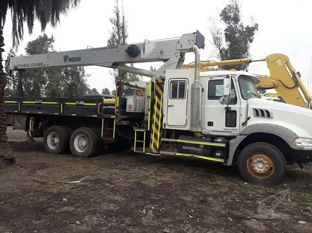 2012 NATIONAL 800D MOUNTED ON 2012 MACK GRANITE GU813E