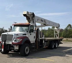 2004 Altec AC26-103B MOUNTED ON 2004 INTERNATIONAL WORKSTAR 7600