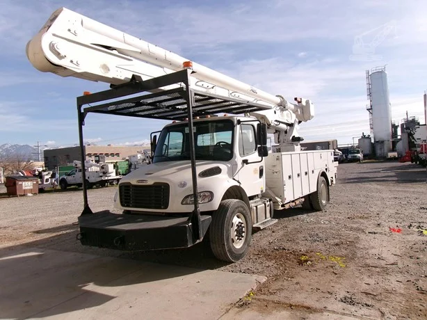 2019 ALTEC AN67 MOUNTED ON 2020 FREIGHTLINER BUSINESS CLASS M2 106