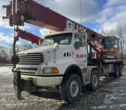 2005 National 1500 MOUNTED ON 2005 STERLING LT9513