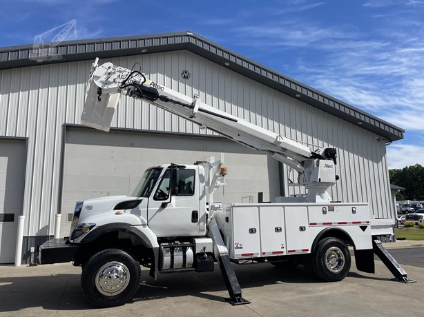 2017 ALTEC DM47BTR MOUNTED ON 2017 INTERNATIONAL WORKSTAR 7300