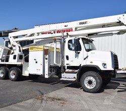 2013 Versalift VST9000I MOUNTED ON 2013 FREIGHTLINER 108SD