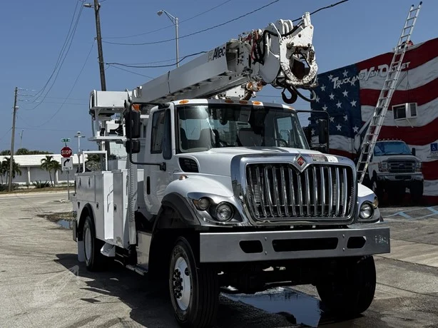 2017 ALTEC DM47BTR MOUNTED ON 2017 INTERNATIONAL WORKSTAR 7300