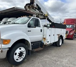 2011 ALTEC AT40P MOUNTED ON 2011 FORD F650 XL