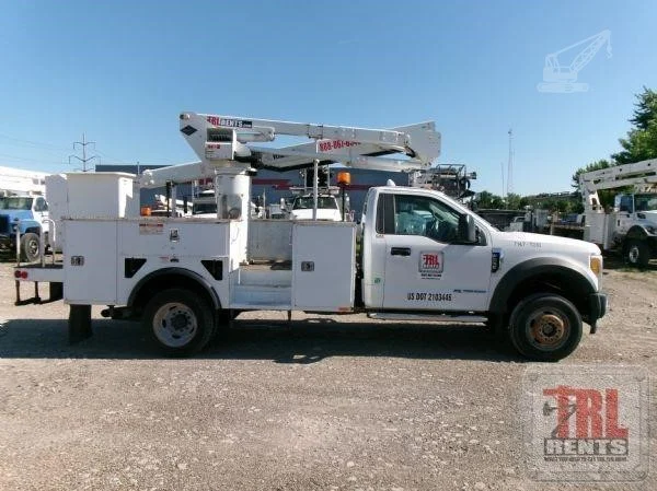 2017 VERSALIFT SST40EIH MOUNTED ON 2017 FORD F550