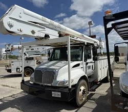 2014 Altec AA55 MOUNTED ON 2014 INTERNATIONAL DURASTAR 4300