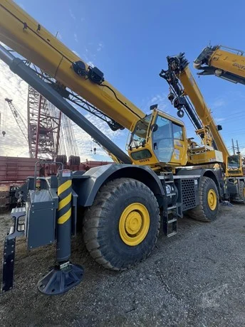 2024 GROVE GRT880