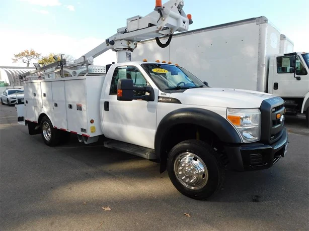 2011 ALTEC AT235 MOUNTED ON 2011 FORD F550