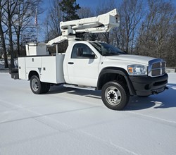 2010 VERSALIFT SST37EIH MOUNTED ON 2010 DODGE RAM 5500