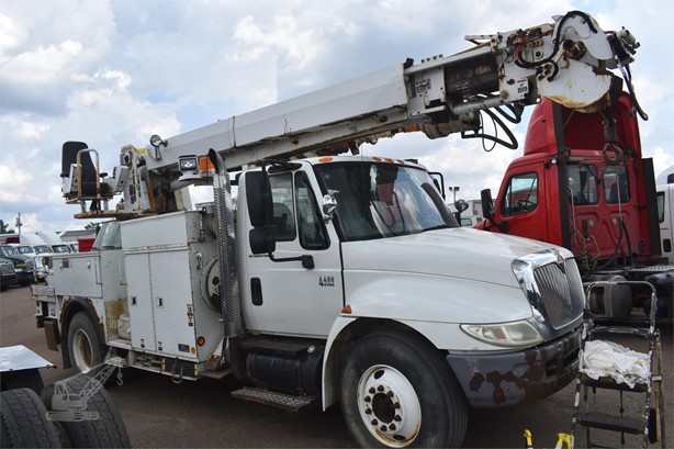 2005 ALTEC DM45TR MOUNTED ON 2005 INTERNATIONAL DURASTAR 4400