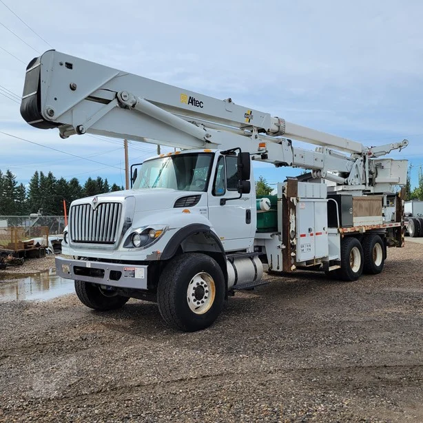 2013 ALTEC AH100 MOUNTED ON 2013 INTERNATIONAL WORKSTAR 7500