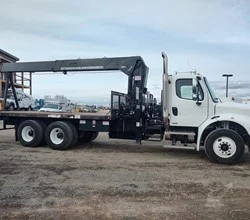 2007 Unic UR805-A2 MOUNTED ON 2007 FREIGHTLINER BUSINESS CLASS M2 112
