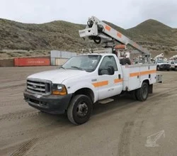 2001 Altec AT235 MOUNTED ON 2001 FORD F550