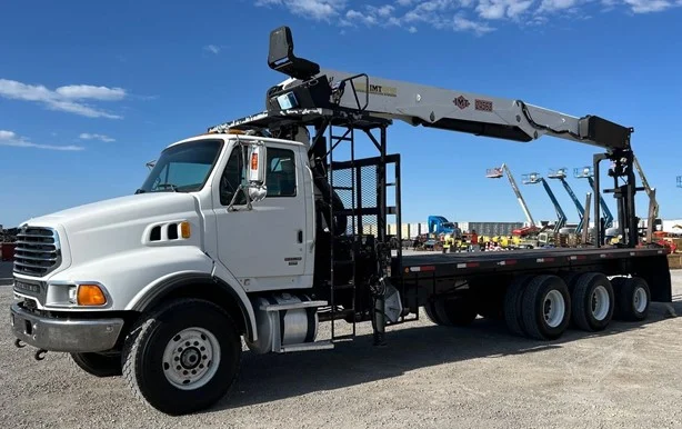 2007 IMT 24562 MOUNTED ON 2007 STERLING L9513