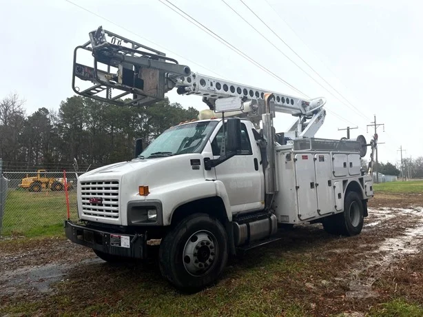 2008 ALTEC AT40C MOUNTED ON 2008 GMC TOPKICK C8500