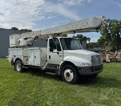 2003 Altec AA755 MOUNTED ON 2003 INTERNATIONAL DURASTAR 4300