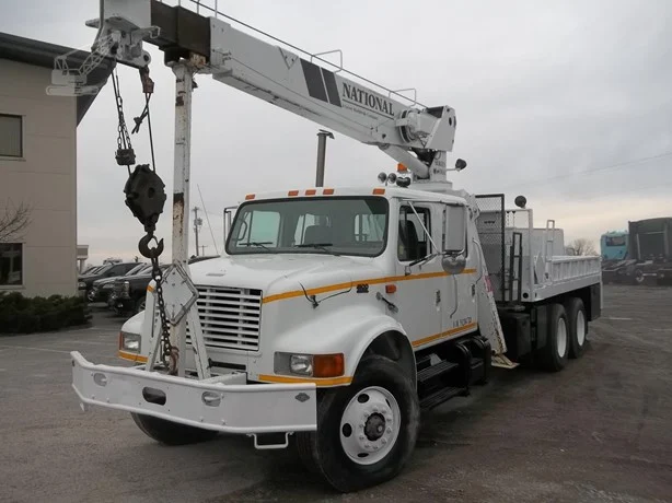 2000 NATIONAL 400A MOUNTED ON 2000 INTERNATIONAL 4900