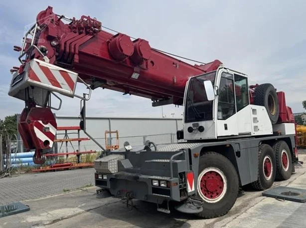 2000 DEMAG AC 40-1