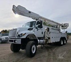 2013 Altec AM900-E100 MOUNTED ON 2013 INTERNATIONAL WORKSTAR 7400