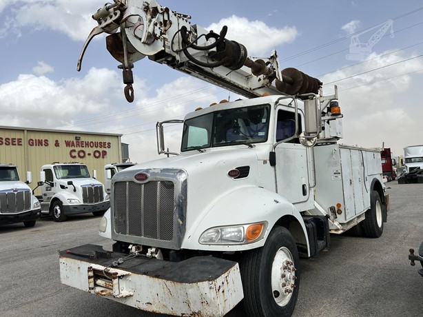 2007 ALTEC DM47TR MOUNTED ON 2007 PETERBILT 335