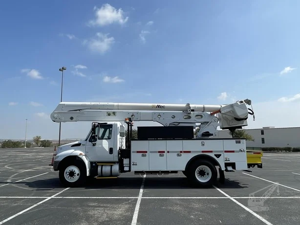 2016 Altec AA55 MOUNTED ON 2017 INTERNATIONAL DURASTAR 4300