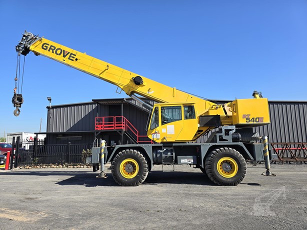 2010 GROVE RT540E