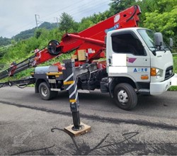 2014 HORYONG SKY2804N MOUNTED ON 2014 HYUNDAI TRAGO 300