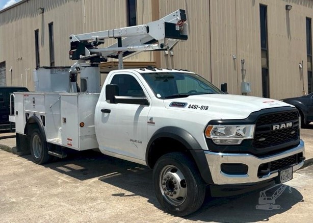 2020 VERSALIFT SST40EIH MOUNTED ON 2019 RAM 5500 TRADESMAN
