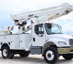 2017 Versalift VST6000MHI MOUNTED ON 2017 FREIGHTLINER BUSINESS CLASS M2 106