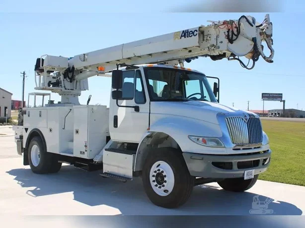 2016 ALTEC DC47TR MOUNTED ON 2017 INTERNATIONAL DURASTAR 4300