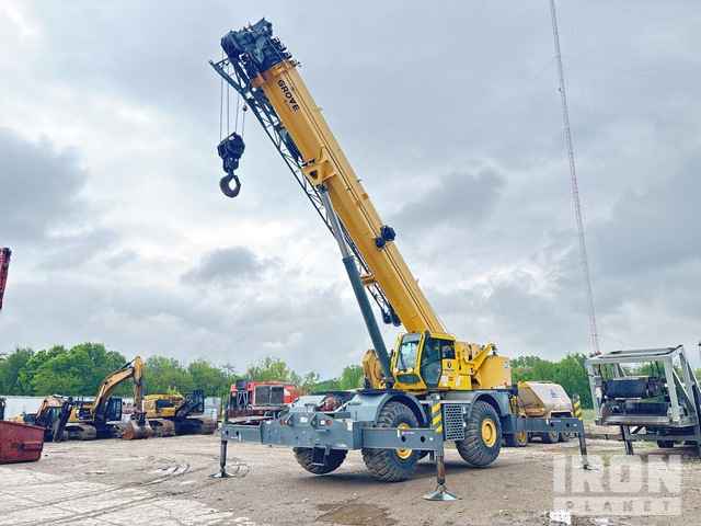 2011 Grove RT890E
