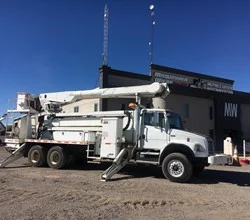 1999 Altec AM855 MOUNTED ON 1999 FREIGHTLINER FL80