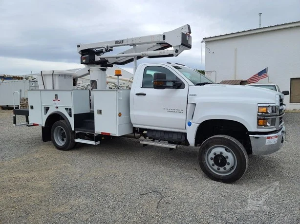 2019 Versalift SST40EIH MOUNTED ON 2019 CHEVROLET SILVERADO 5500HD Bucket Trucks / Service Trucks for Rent